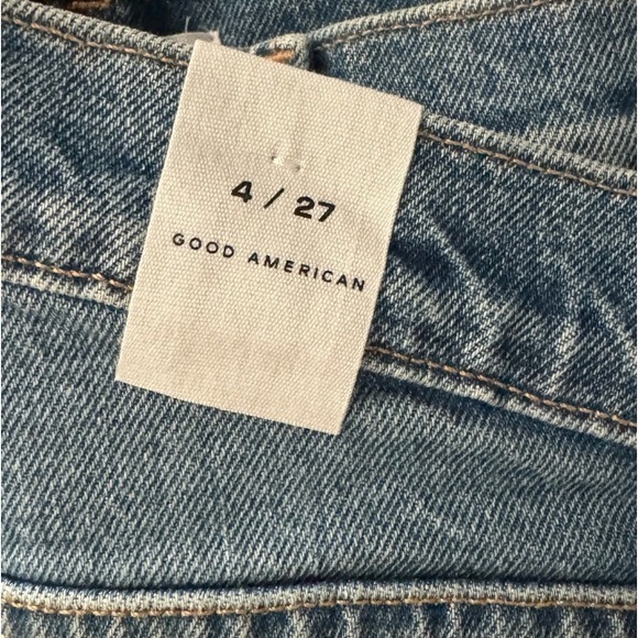 Good American Good '90s Distressed Indigo Short- 27/4 - Picture 9 of 10